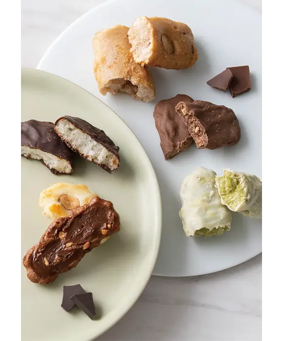 福岡県直方市の米菓・和菓子店「もち吉」とのコラボレーション第3弾！ゴディバ「ひとくちあられ ショコラミックス」発売～2025年12月3日（水）より～