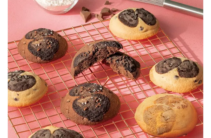 “LOVE”をテーマにした新しいハピネスの形をお届けする、ゴディバとamily コラボレーション企画！ゴディバ「チアフルチョコチップクッキー」発売～2025年12月16日（火）より～