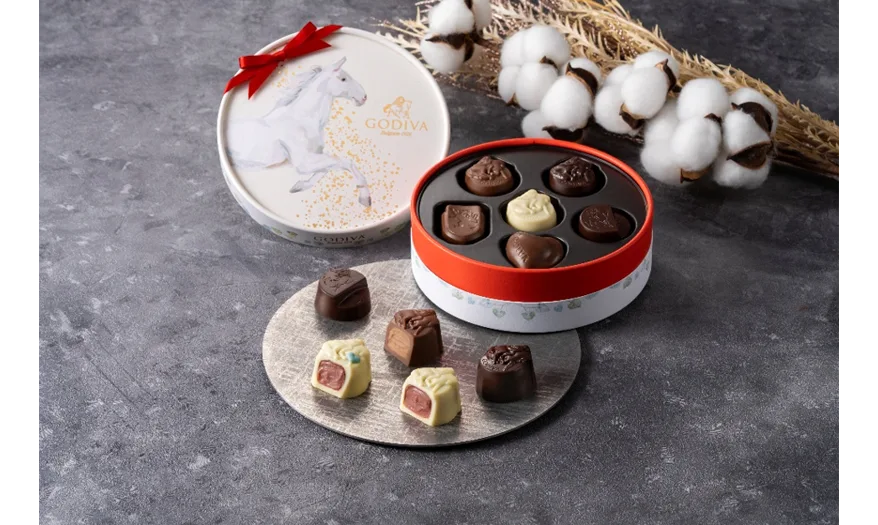 京都 上賀茂神社との共同企画！！4種類の“うまくいくメッセージ”と当たりのチョコレートで、午年を占う「ニューイヤー フォーチュン コレクション」～2025年12月19日（金）より期間限定販売～