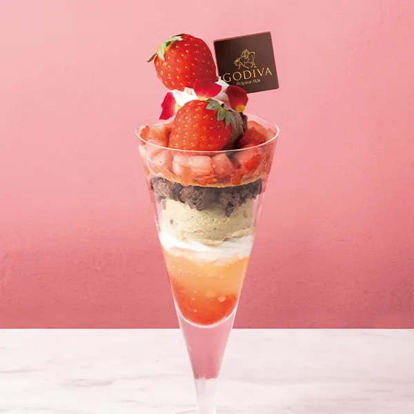 ジャスミンとローズ香るいちごパフェ