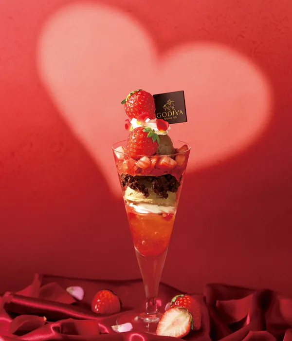 ジャスミンとローズ香るいちごパフェ